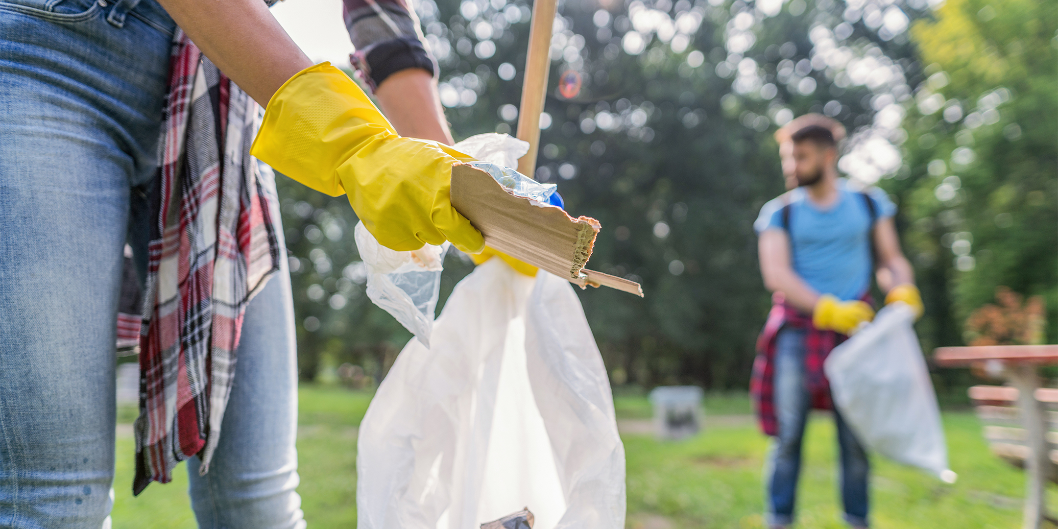 Two people picking up recycling materials at Niagara Glen Cleanup Day
