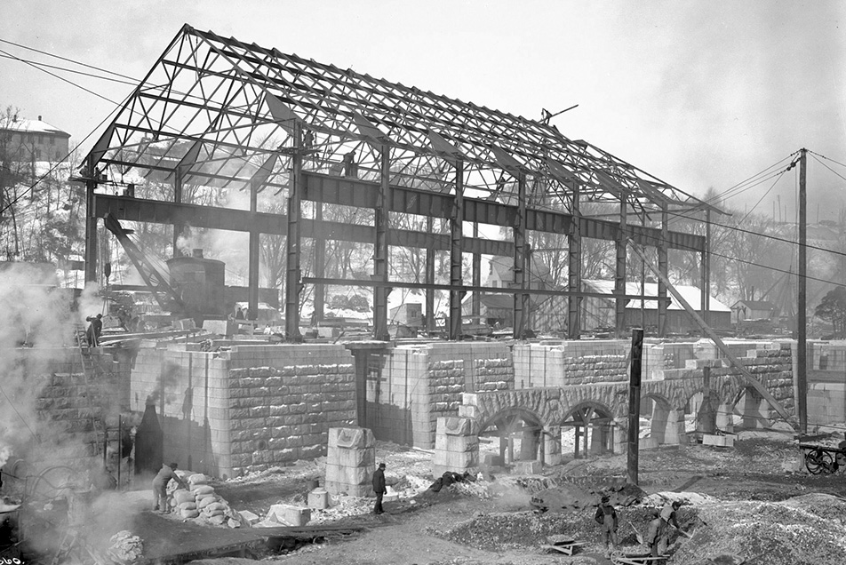 A black and white photo of the Niagara Parks Power Station construction